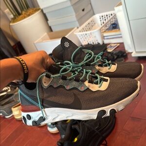 Nike react element 55 “safari”